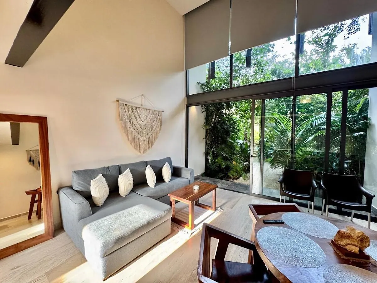 Beautiful Loft Minutes From The Sea! Διαμέρισμα Τουλούμ