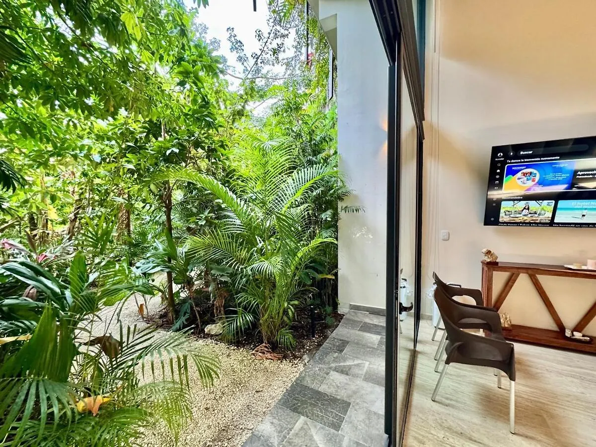 Beautiful Loft Minutes From The Sea! Διαμέρισμα Τουλούμ